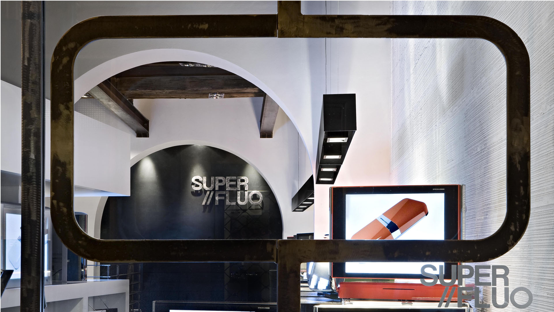 Showroom super//fluo 1
