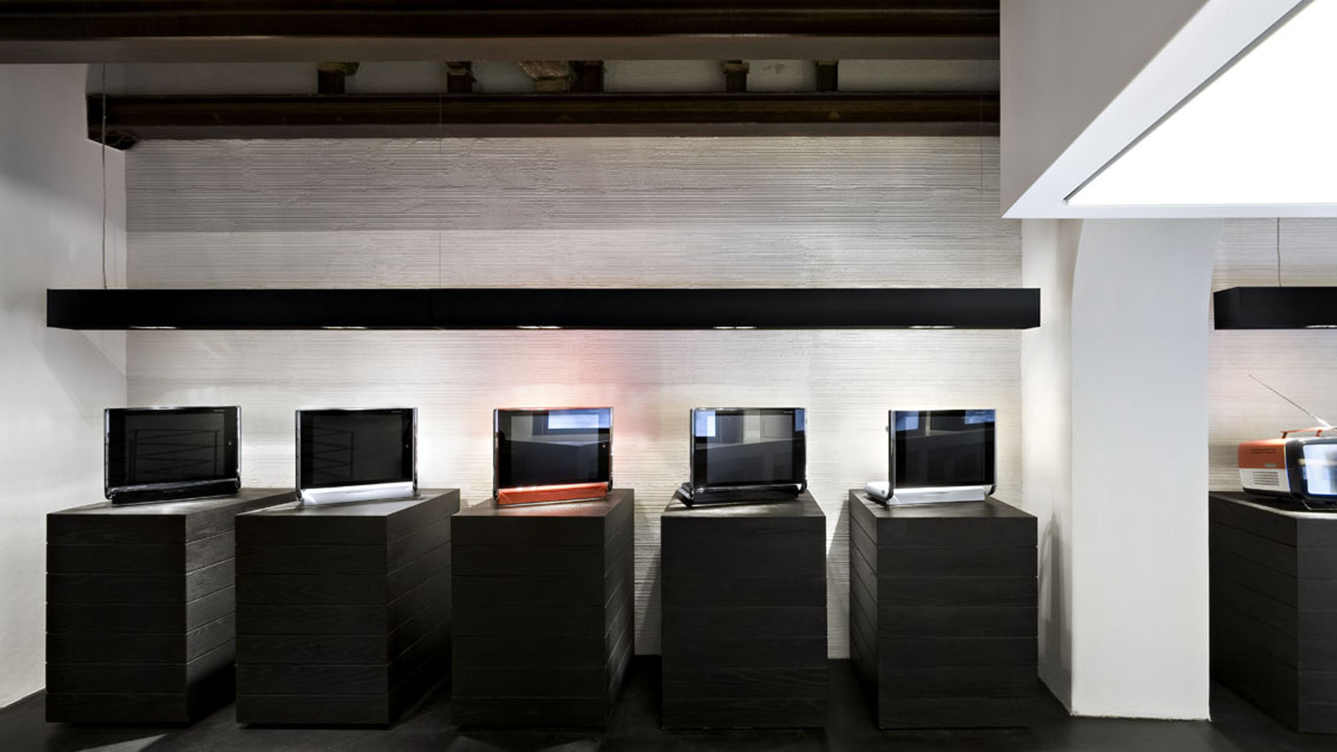 Showroom super//fluo 11