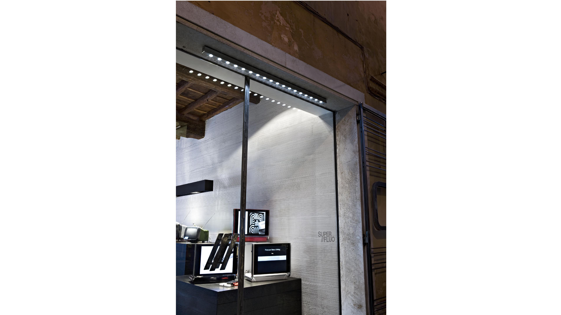 Showroom super//fluo 4