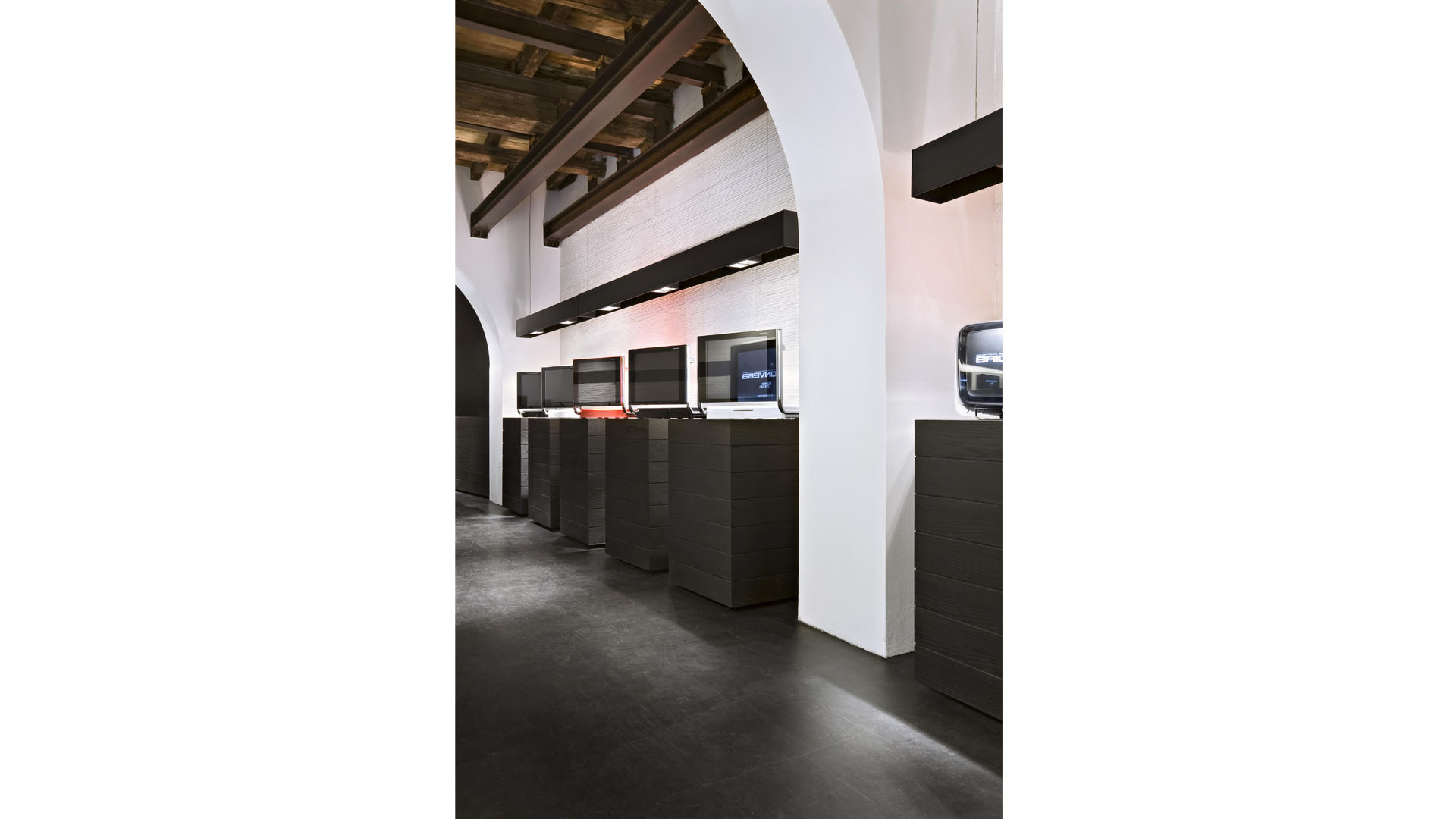 Showroom super//fluo 7