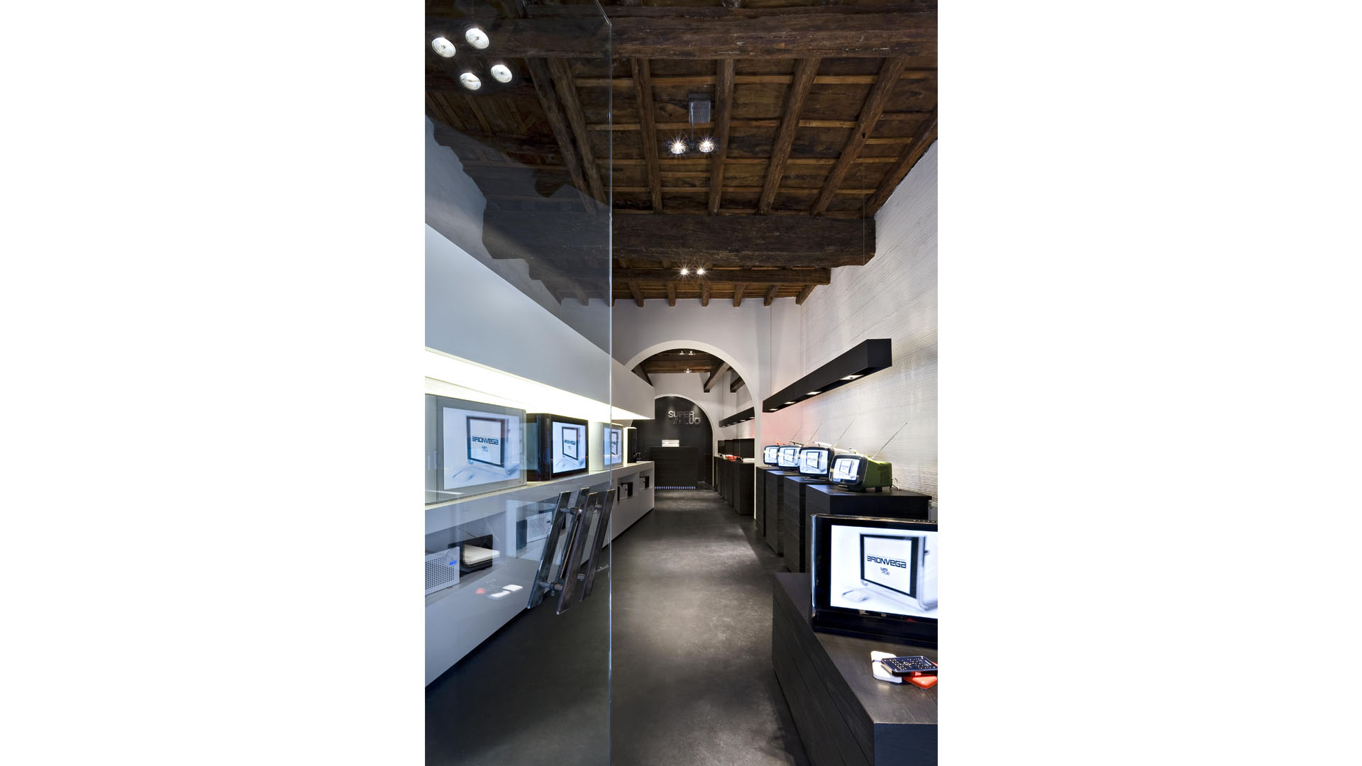 Showroom super//fluo 9